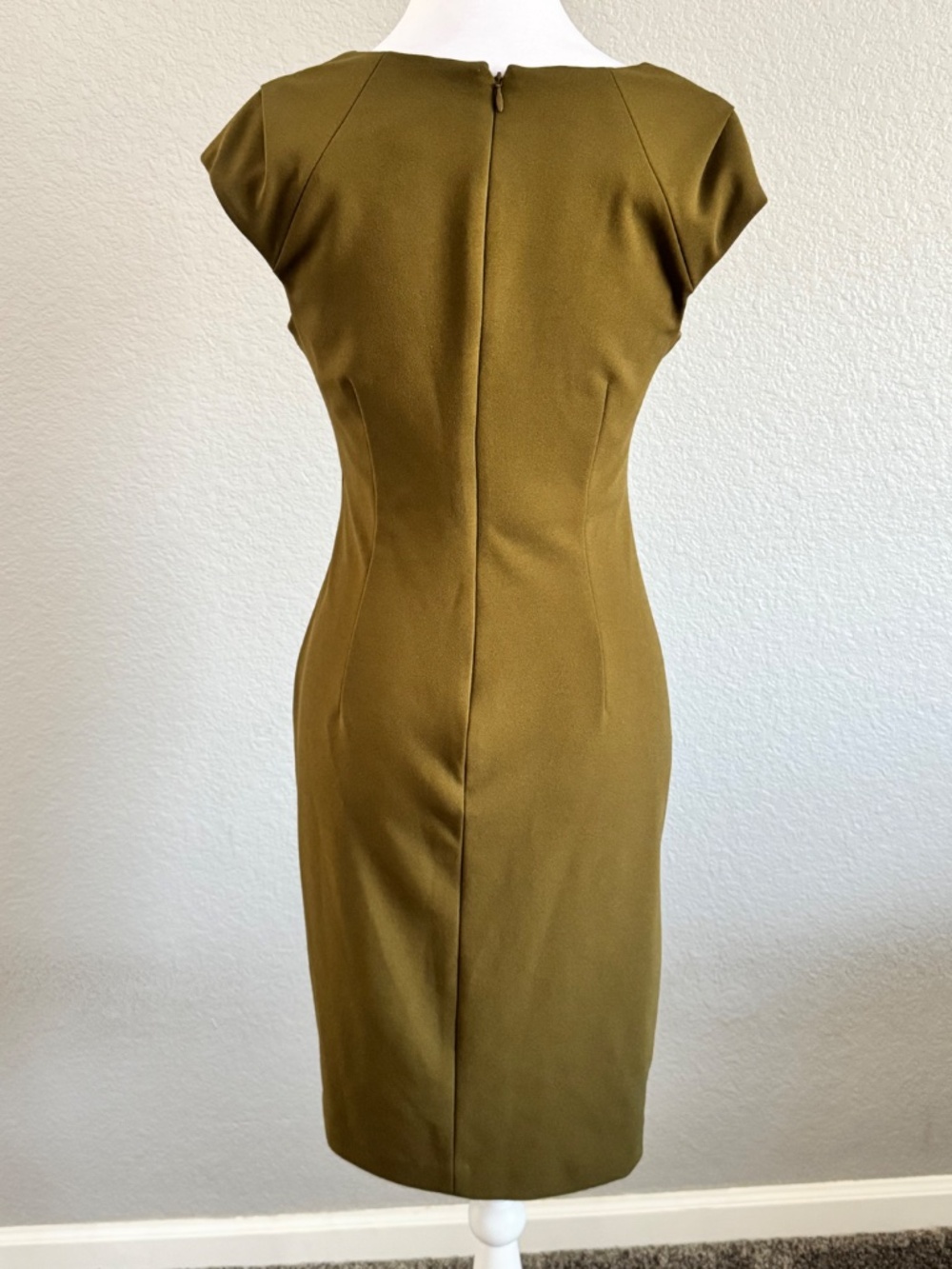 Calvin Klein Sleek Sheath Rouged dress Size 2 - Picture 5 of 10